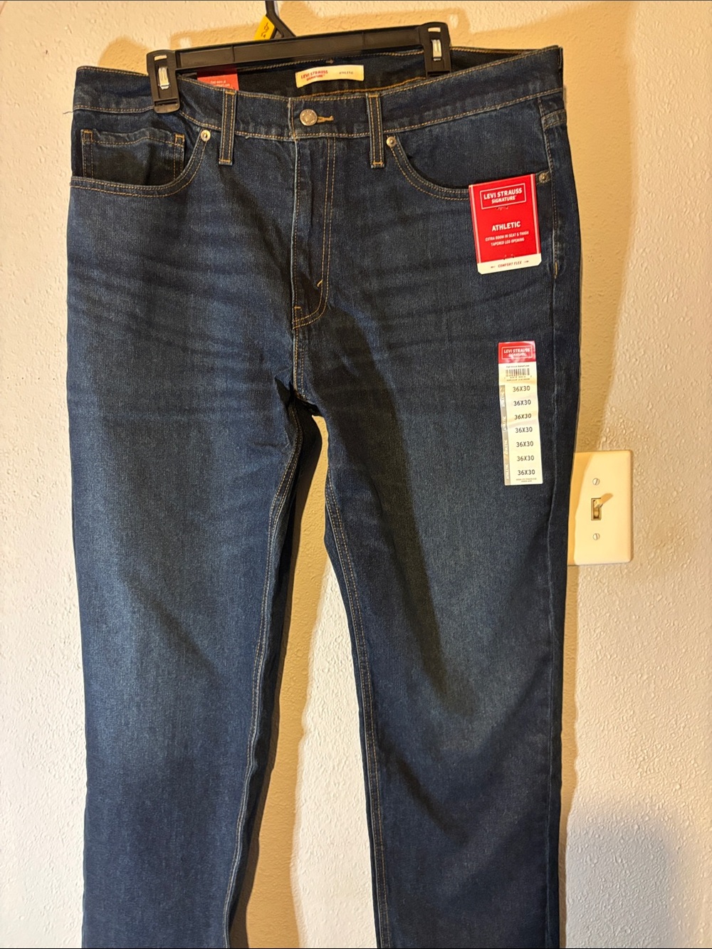 Levi's Straight Men’s Jeans in Dark Blue Denim